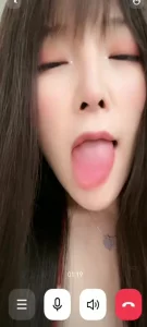 【章哥经典】视频裸聊高颜值小姐姐，手指抽插自慰代入感很强